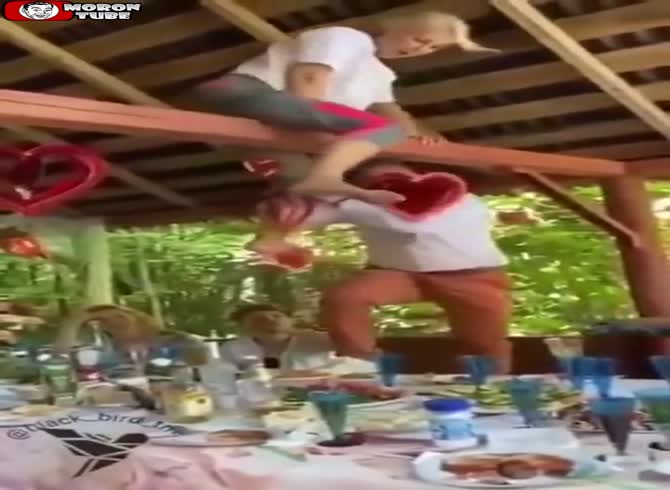 Video :A painful wedding failure!